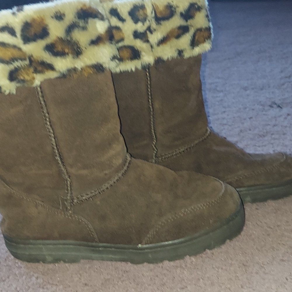 Boots - Picture 2 of 3